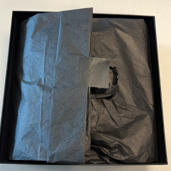 Saint Laurent TAKE-AWAY BOX IN LEATHER - Picture 16 of 17